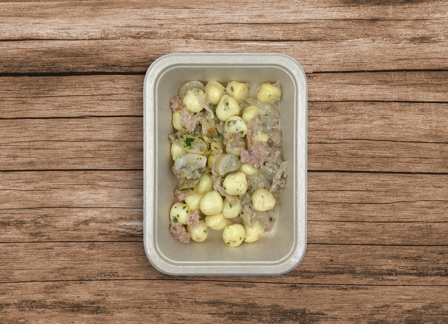 Gnocchi crema di formaggio, funghi e salsiccia