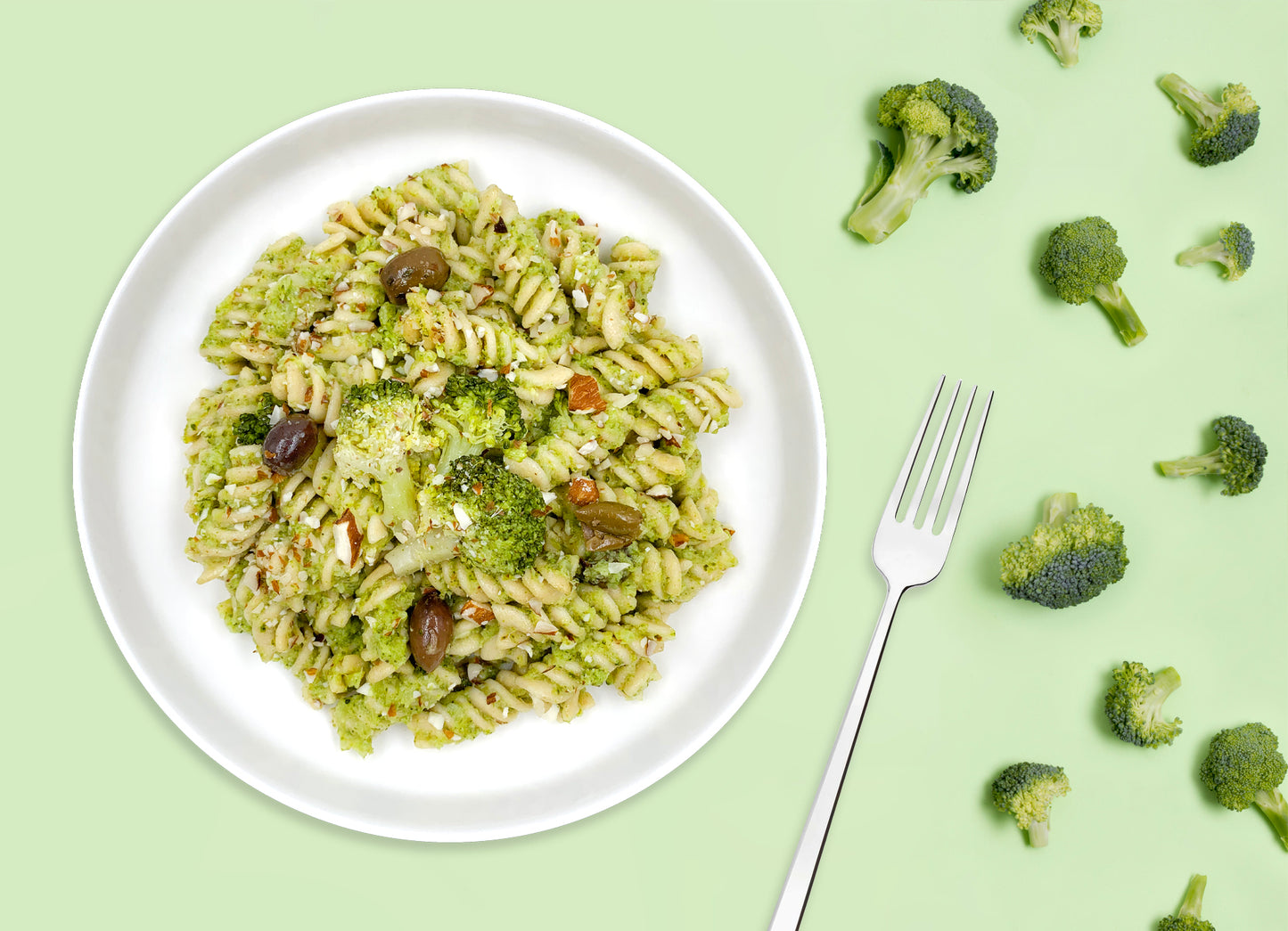 Pasta integrale con broccoli, olive e polvere di mandorle