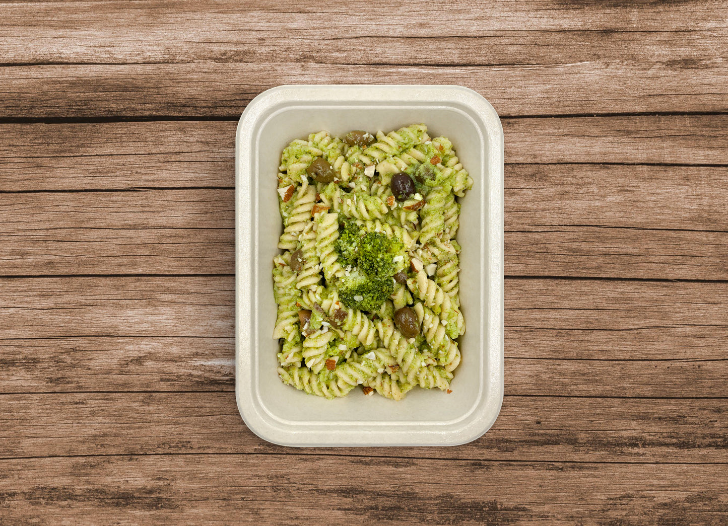 Pasta integrale con broccoli, olive e polvere di mandorle