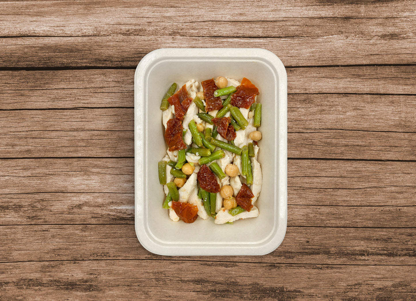 Straccetti di pollo con fagiolini, ceci e pomodori secchi