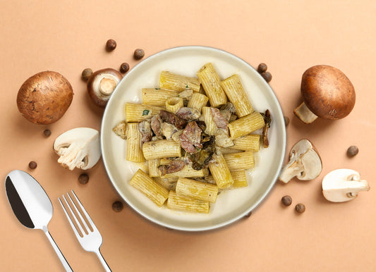 Pasta con funghi porcini e crudo