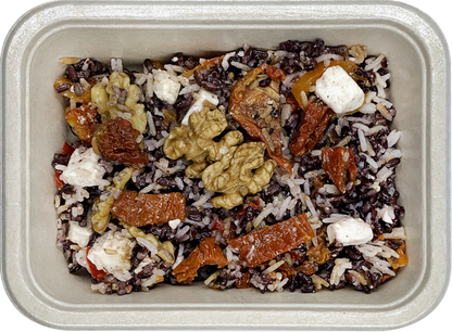 Riso black and white (basmati, venere, feta, noci, pomodori secchi e verdure)