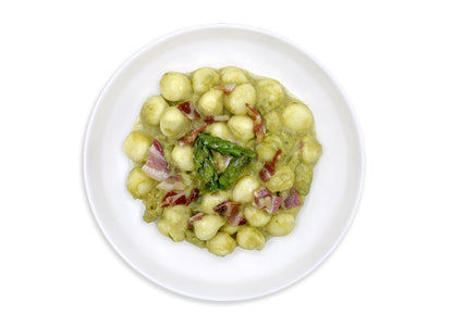 Gnocchi con crema di asparagi e pancetta croccante