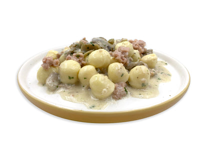 Gnocchi crema di formaggio, funghi e salsiccia