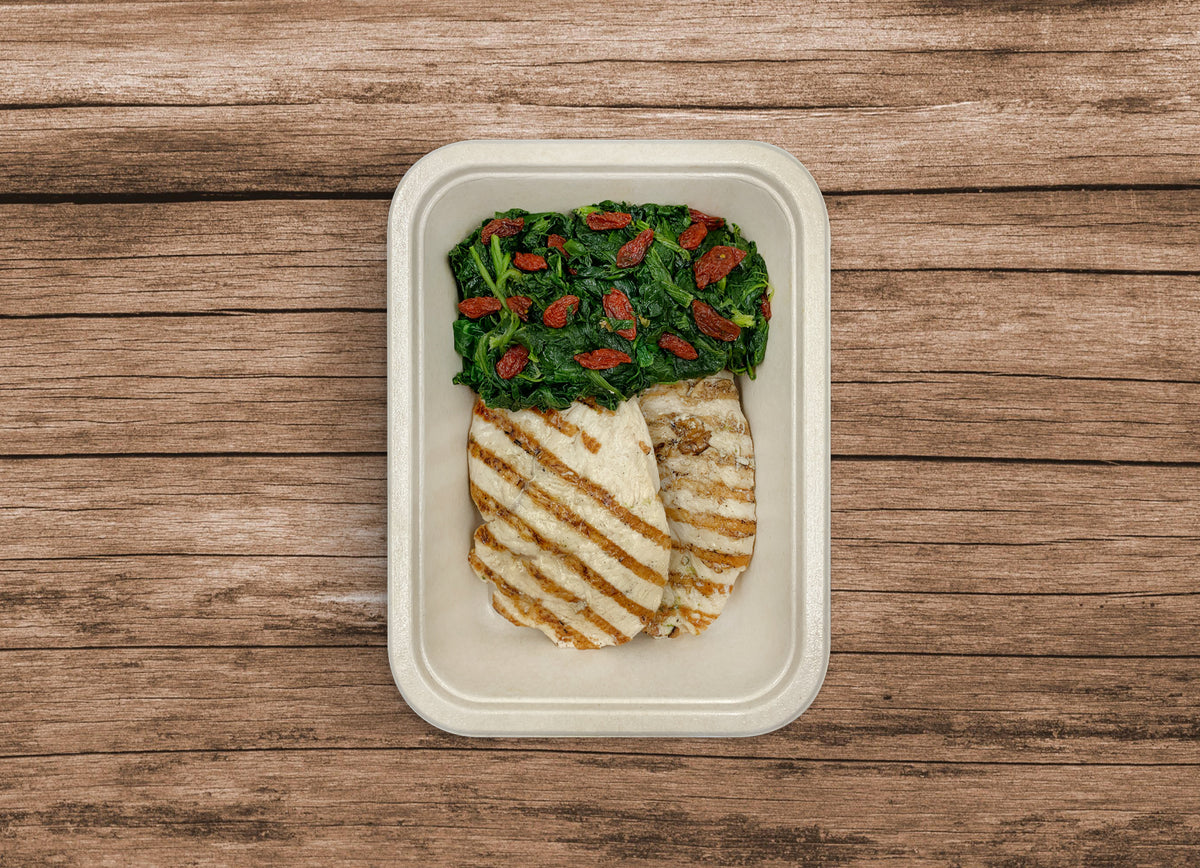 Filetto di pollo alla griglia con spinaci e bacche di Goji